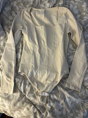 Long Sleeve Scoop Neck Bodysuit in Cream